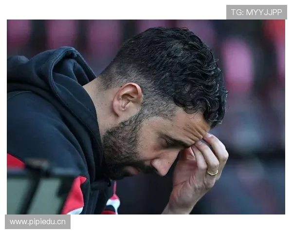 曼联竞争格局面临考验：豪门光环褪去背景下问题显现对赛季走势形成制约