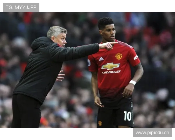 曼联问题不仅涉及球员表现,建队逻辑调整对赛季走势形成制约 曼联问题不仅涉及球员表现,建队逻辑调整对赛季走势形成制约