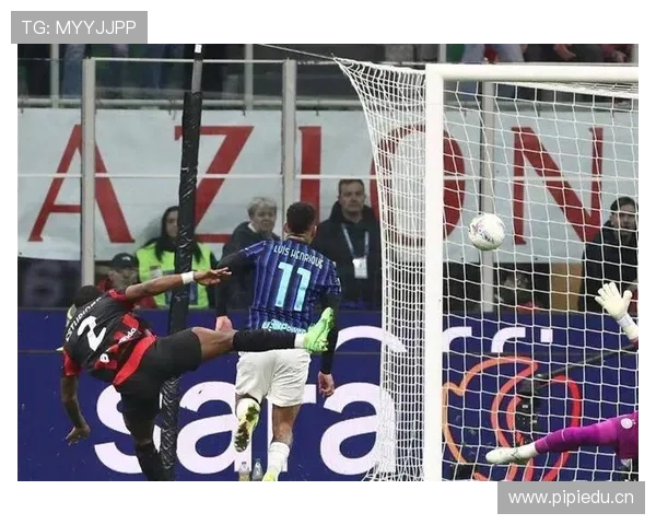 AC米兰防线频频被打穿,站位与回防问题逐步显现,对赛季走势形成制约 AC米兰防线频频被打穿,站位与回防问题逐步显现,对赛季走势形成制约